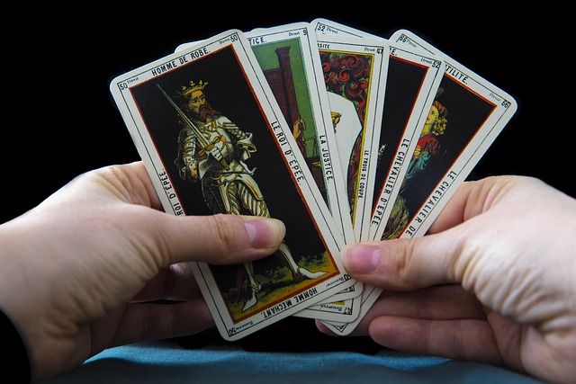 Selecting Your Soul Deck: Tips for Choosing the Right Tarot Cards